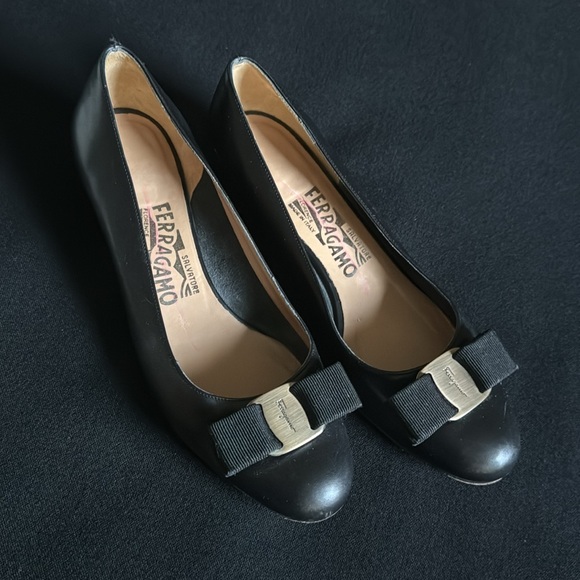 Salvatore Ferragamo Leather Pumps - Picture 2 of 8